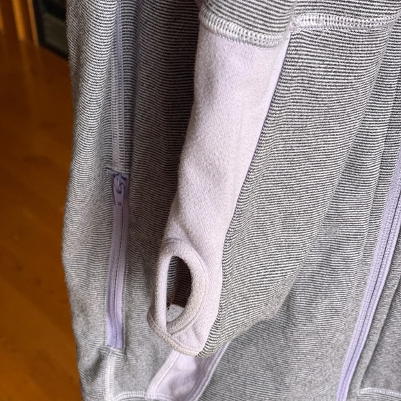 Lululemon In stride Jacket, size 6 - Picture 3 of 4